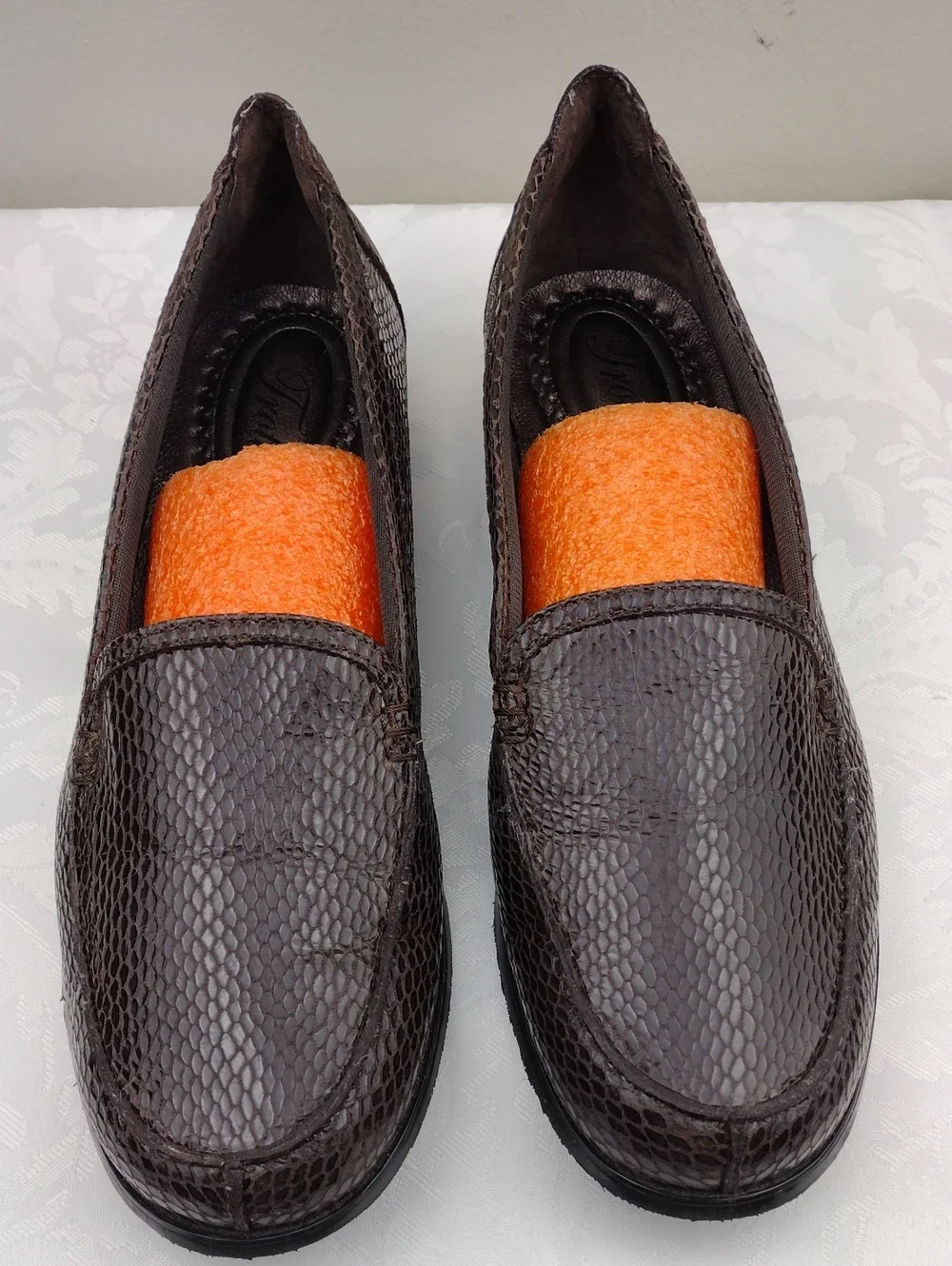 Trotters Brown Snakeskin Embossed Leather Almond Toe Low Heel Slip On Loafer